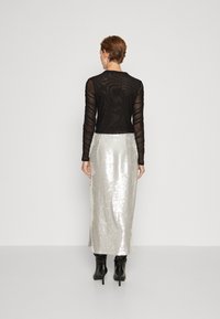 Malina CLARISSE MAXI SKIRT - Jupe crayon - silver