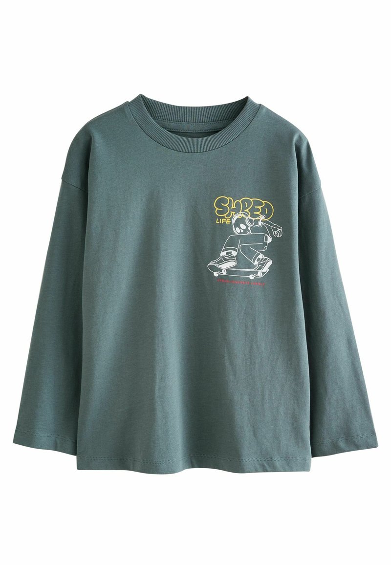 Camică cu mânecă lungă, de culoare teal, din bumbac, cu guler rotund, având un grafic alb de skateboard și textul "SHRED LIFE" în galben.