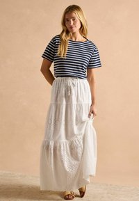 Tom Joule REGULAR FIT - HARBOUR SHORT SLEEVE BOAT NECK BRETON - Trükipildiga T-särk - navy white