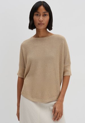 Beige gebreide trui met een relaxte pasvorm, korte mouwen en een ronde halslijn. Beschikt over een gestructureerd patroon en een ribbelrand.