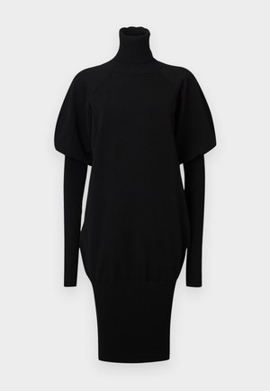 Černé pletené šaty s vysokým rolákem, krátkými nabíranými rukávy a dlouhými rib středními akcenty, s přiléhavým rib hemem.