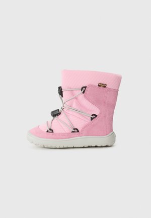 Rosa Winterstiefel mit strukturiertem Obermaterial, Wildlederakzenten, elastischem Bungee-Schnürsystem und Gummisohle. Verfügt über einen kurzen Schaft und ein modernes Design.