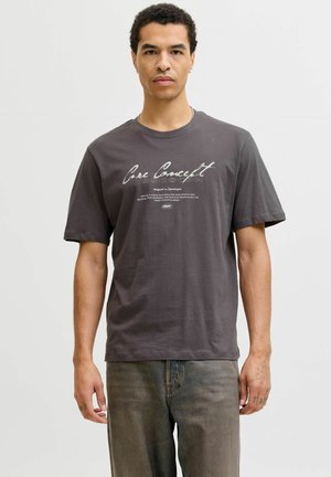 - T-shirt z nadrukiem