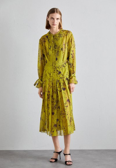 Victoria Beckham PLEATED TEA DRESS - Rochie cocktail/Rochie petrecere - yellow ochre/violet