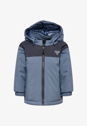 Blaue und dunkelnavyfarbene Kinder-Winterjacke mit Kapuze, Frontreißverschluss, elastischen Bündchen und kleinem Bienenlogo auf der Brust.