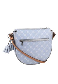 Borsa a tracolla azzurra chiara con finitura testurizzata, presenta un motivo astratto bianco, una tasca con zip e una tracolla marrone con dettagli a nappe.