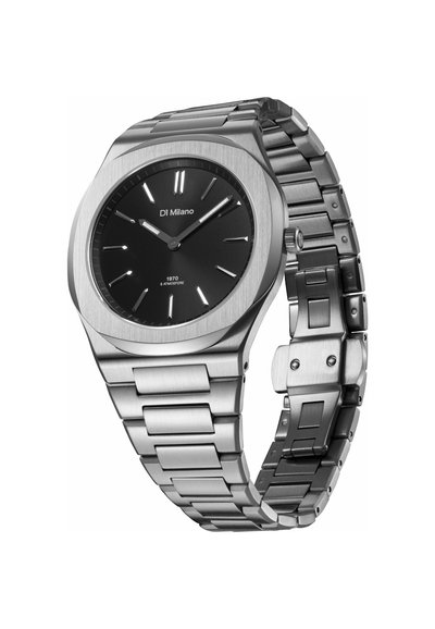 Montre-bracelet en métal argenté avec cadran noir, index simples et logo "DI Milano", dotée d'un bracelet à maillons et d'une boucle.