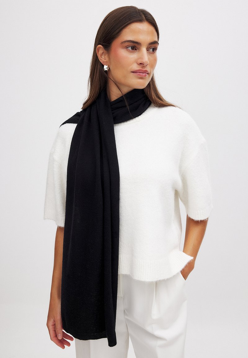NA-KD Sjaal - black