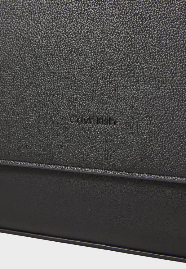 MICRO PEBBLE MESSENGER  - Cross body bag3