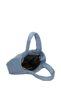 Borsa a mano in pelle blu con una texture liscia, chiusura con zip e due manici corti. L'interno è nero con una piccola tasca.