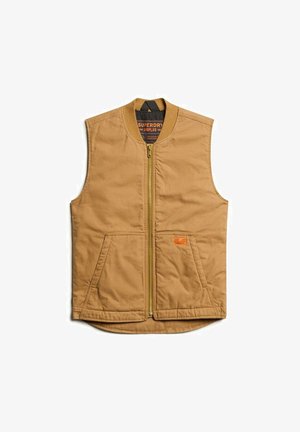 Gilet sans manches beige avec une fermeture éclair à l'avant, deux poches avant et une petite étiquette orange, fabriqué à partir d'un tissu durable au toucher lisse.