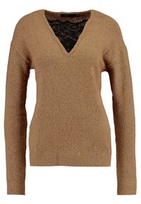 Pull en tricot marron à manches longues avec un décolleté en V profond. Il présente un tissu texturé et une insertion en dentelle au niveau du col.