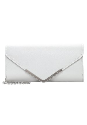 Clutch sintetico bianco con finitura testurizzata, dotato di tracolla in metallo silver-tone e chiusura angolare con un accento metallico.