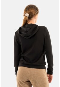 Felpa nera con un cappuccio ampio, polsini e orlo a coste, mostrata dal retro. Il materiale sembra morbido e liscio contro uno sfondo chiaro.