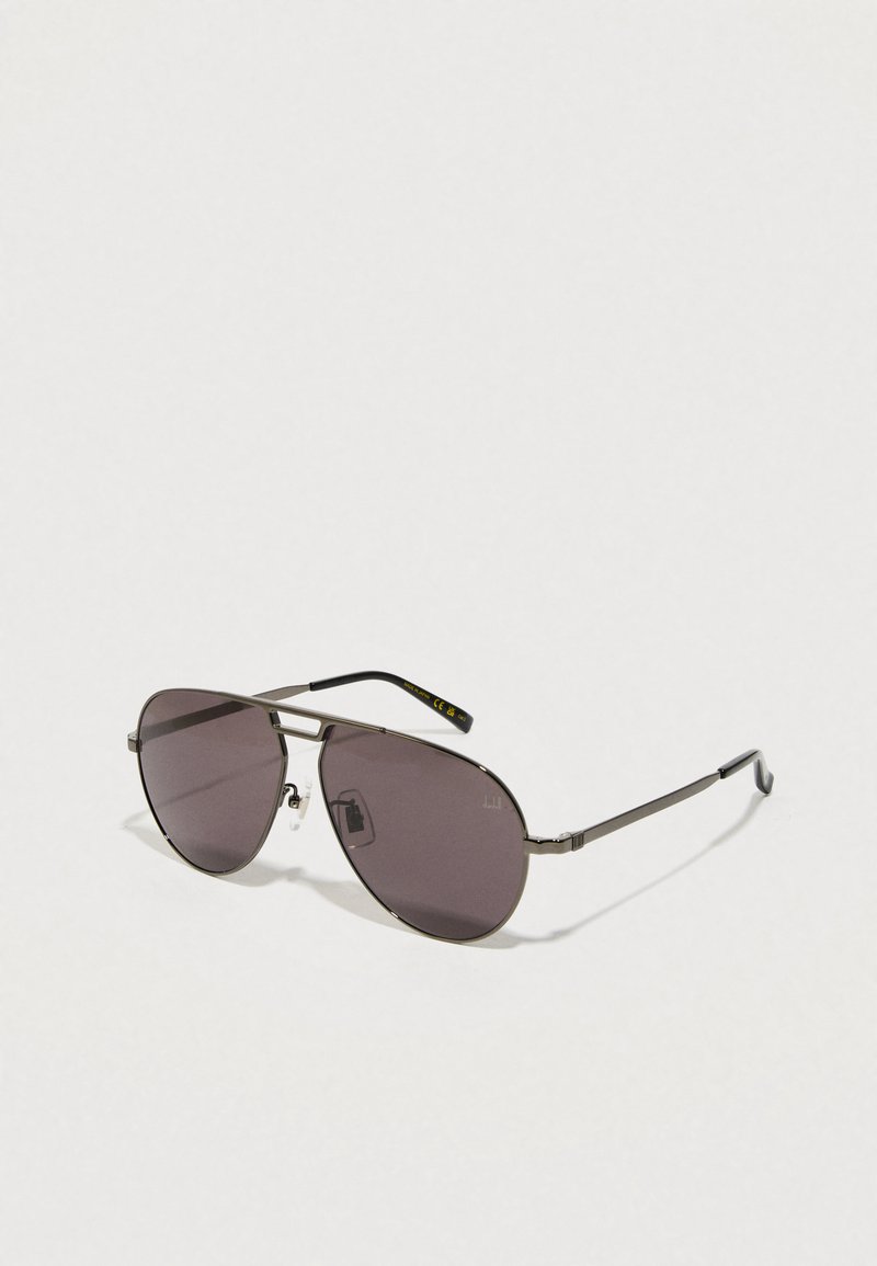 Aviator solbriller med mørkt tonede linser, slank metalramme i grå, justerbare næsepuder og sorte tempelspidser.