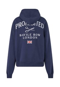 Navyblauwe hoodie met een groot wit grafisch tekst "PROHIBITED" en een schaarontwerp, met "SAVILE ROW LONDON" en een kleine Union Jack-vlag.