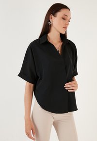 LELA LOOSE FIT - Camicetta - black