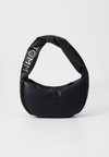 BOLD SHOULDER BAG - Håndtasker - black