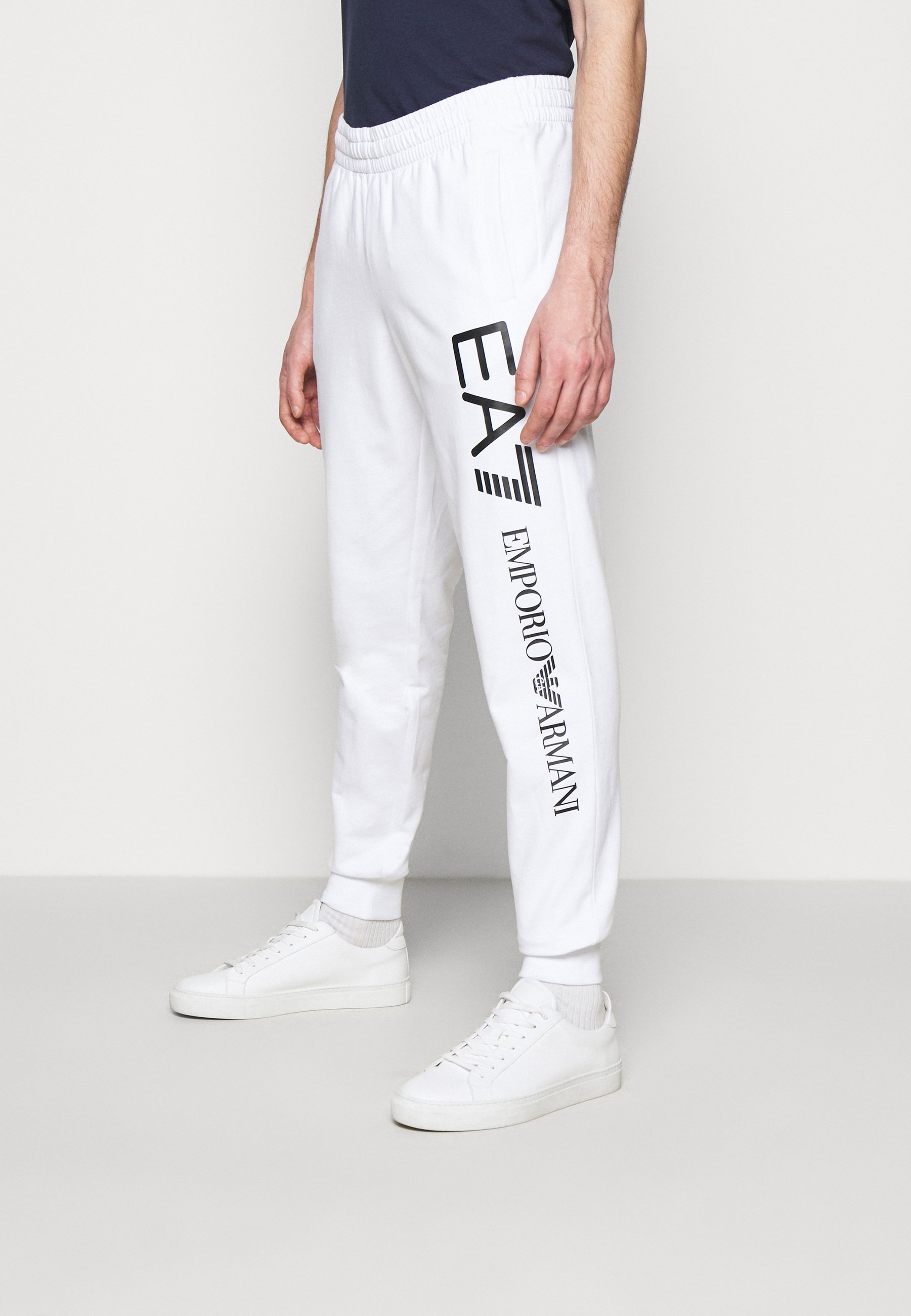 EA7 Armani TROUSER - Pantalones deportivos - white/black/blanco - Zalando.es