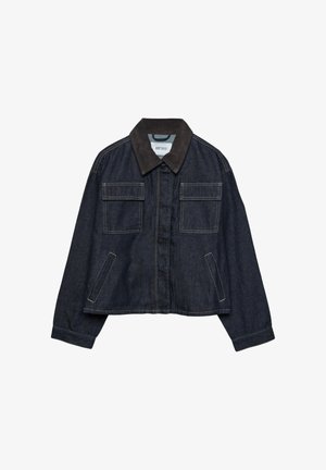 Jeansowa kurtka w ciemnoniebieskim kolorze z brązowym kołnierzem z kordurowej tkaniny. Posiada dwie kieszenie na piersi oraz boczne kieszenie na ręce, z widocznymi akcentami w postaci ściegów.