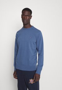Tommy Hilfiger CREW NECK  - Strickpullover - faded indigo