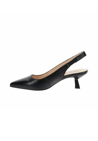 Escarpin slingback en cuir noir avec bout pointu et petit talon chaton incliné sur fond blanc.
