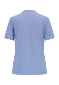 Lyseblå kortærmet polo-shirt med ribbet krave og glat bomuldsstruktur. Bagview, der viser en ren, lige kant.