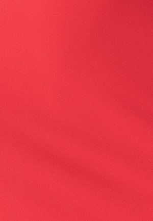 Raudona tekstūruota medžiaga, turinti lygų, vienodą paviršių su matinio blizgesio apdaila. Nėra jokio rašto ar akcentų.