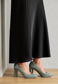 Geox WALK PLEASURE - Tacones - sage