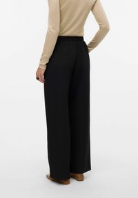 Vero Moda ANZUG VMHADASSA MITTLERE TAILLE  - Tygbyxor - black
