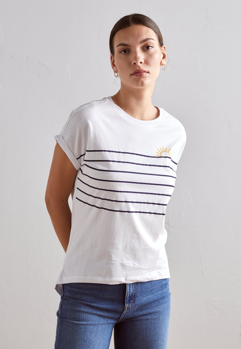 White short-sleeve T-shirt with navy horizontal stripes and a small yellow sun graphic on the left chest. Casual fit and soft cotton material.