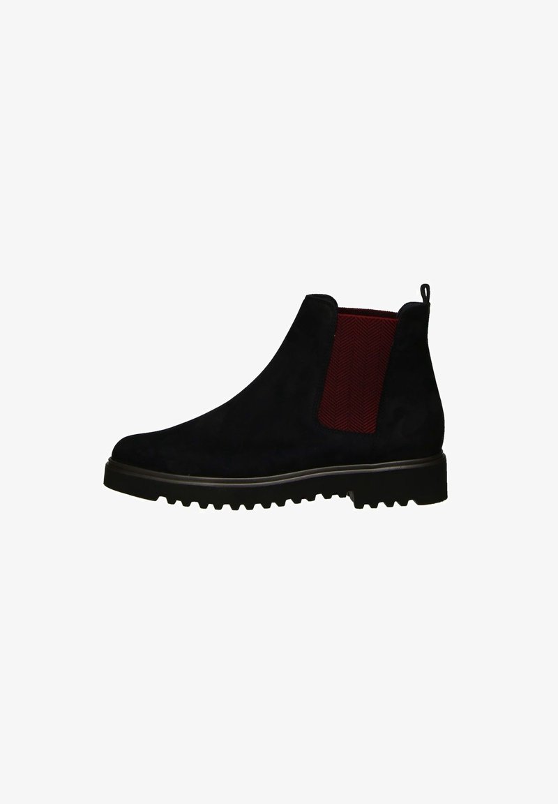 Botte Chelsea en daim noir avec une semelle épaisse, un panneau élastique rouge sur le côté et une languette de tirage à l'arrière.
