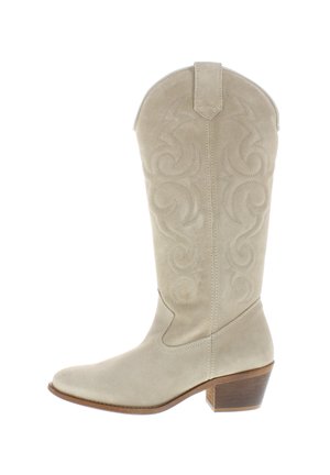 Damenbeige Wildleder-Cowboystiefel mit spitzer Zehe, dekorativen Nähten und einem gestapelten Holzabsatz. Messen in der Höhe bis zur Wade.