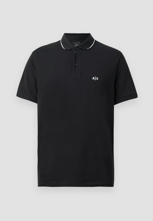 Fekete pólóing pamutból, klasszikus gallérral, három gombos patenttal, fehér díszítéssel a galléron, és egy kis logóval a mellrészén.