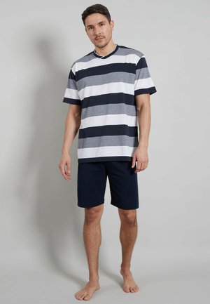 Gestreiftes Kurzarm-T-Shirt in Marineblau, Grau und Weiß, kombiniert mit Marineblauen Shorts. Aus Baumwolle, mit Rundhalsausschnitt und lässiger Passform.
