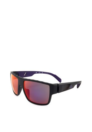 Occhiali da sole avvolgenti neri e viola con lenti rettangolari riflettenti rosse e logo Adidas sulla stanghetta.