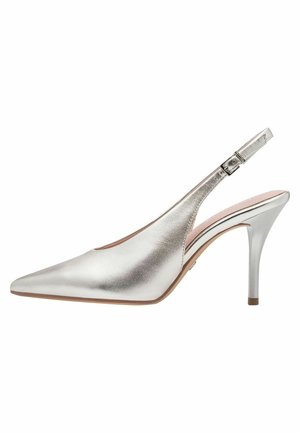 Zilverkleurige metallic slingback pump met een spits toelopende neus en een slanke hak. Verstelbare band met gesp. Gladde textuur en een minimalistisch ontwerp.