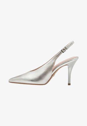 Zilverkleurige metallic slingback pump met een spits toelopende neus en een slanke hak. Verstelbare band met gesp. Gladde textuur en een minimalistisch ontwerp.