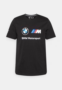 Černé tričko s krátkým rukávem s logem BMW, M a textem "BMW Motorsport" umístěným uprostřed na přední straně.