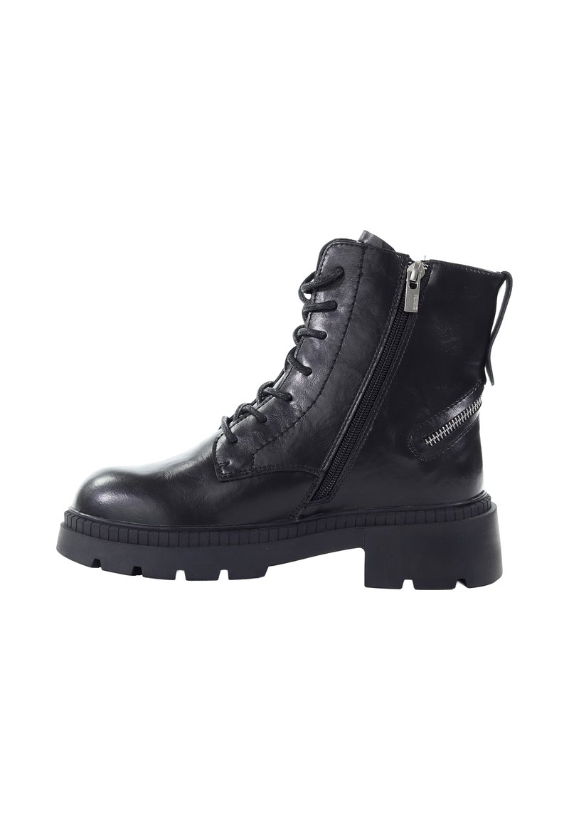 Czarne skórzane botki za kostkę z okrągłym noskiem, sznurowanym przodem i bocznym zamkiem błyskawicznym. Gruba gumowa podeszwa z teksturowanym wzorem poprawiającym przyczepność.