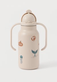 Ανοιχτό μπεζ μπουκάλι νερού με δύο χερούλια, εικονογραφήσεις θαλάσσιων πλασμάτων και στρογγυλό καπάκι. Κατασκευασμένο από ανθεκτικό υλικό, διαθέτει λεία υφή.