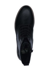 Bottine en cuir noir avec un bout rond, lacets à l'avant, surface texturée et une semelle contrastée avec des coutures. Dispose d'une languette à l'arrière.
