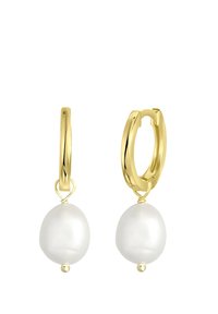 Gouden hänge oorbellen met een witte parelpendant, een gladde afwerking, ronde vorm en een klein kraaltje aan de onderkant van de parel.