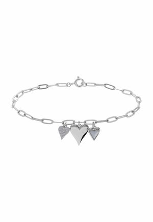 Silbernes Kettenarmband mit drei herzförmigen Anhängern: einer mit kleinen Steinen besetzt, einer glatt und einer mit einem Perlmutt-Zentrum.