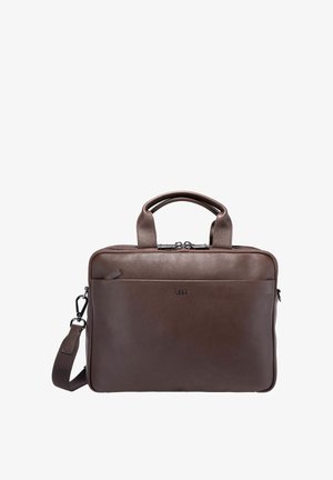 Braune Leder-Laptoptasche mit zwei Griffen, einer Vorderfachtasche und einem abnehmbaren Schulterriemen. Texturierte Oberfläche und Reißverschlussverschluss.