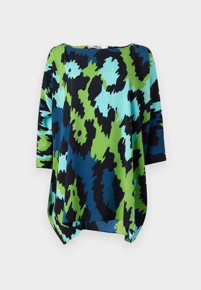Loose-fitting blouse featuring a bold abstract print in blue, green, and black. Made of smooth fabric with a rounded neckline and three-quarter sleeves.