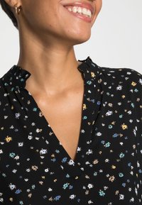 Saint Tropez EDASZ - Vestido de dia - black floral