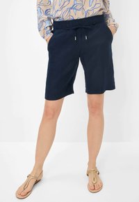 Shorts bleu marine en tissu léger, dotés d'une taille élastique avec cordon de serrage et poches latérales. Design à l'avant plat.