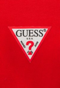 Guess TRIANGLE TEE - Tricou basic - delicious red