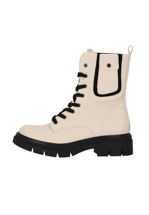 Crèmekleurige leren combatboot met zwarte veters, dikke zwarte zool en klein zijzakje dat met een knoop is afgesloten.